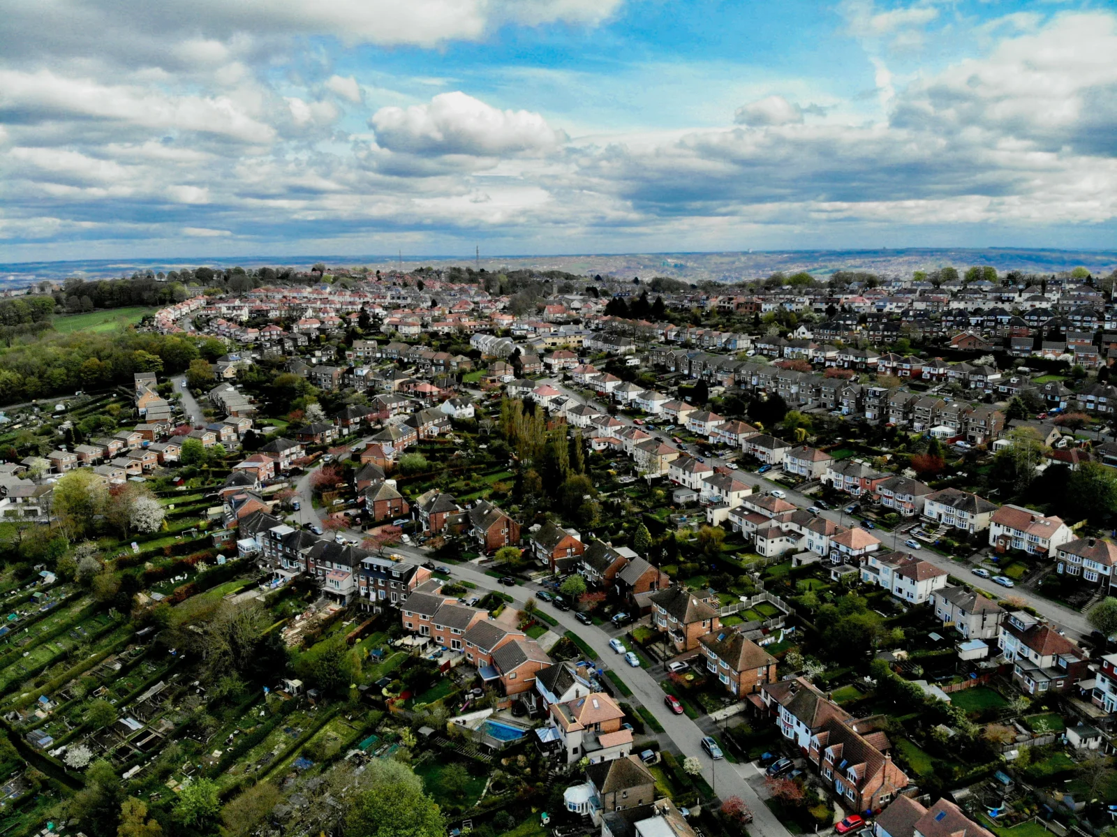 Aerial view of a UK city with lots of houses, representing the choice between a product transfer and a remortgage
